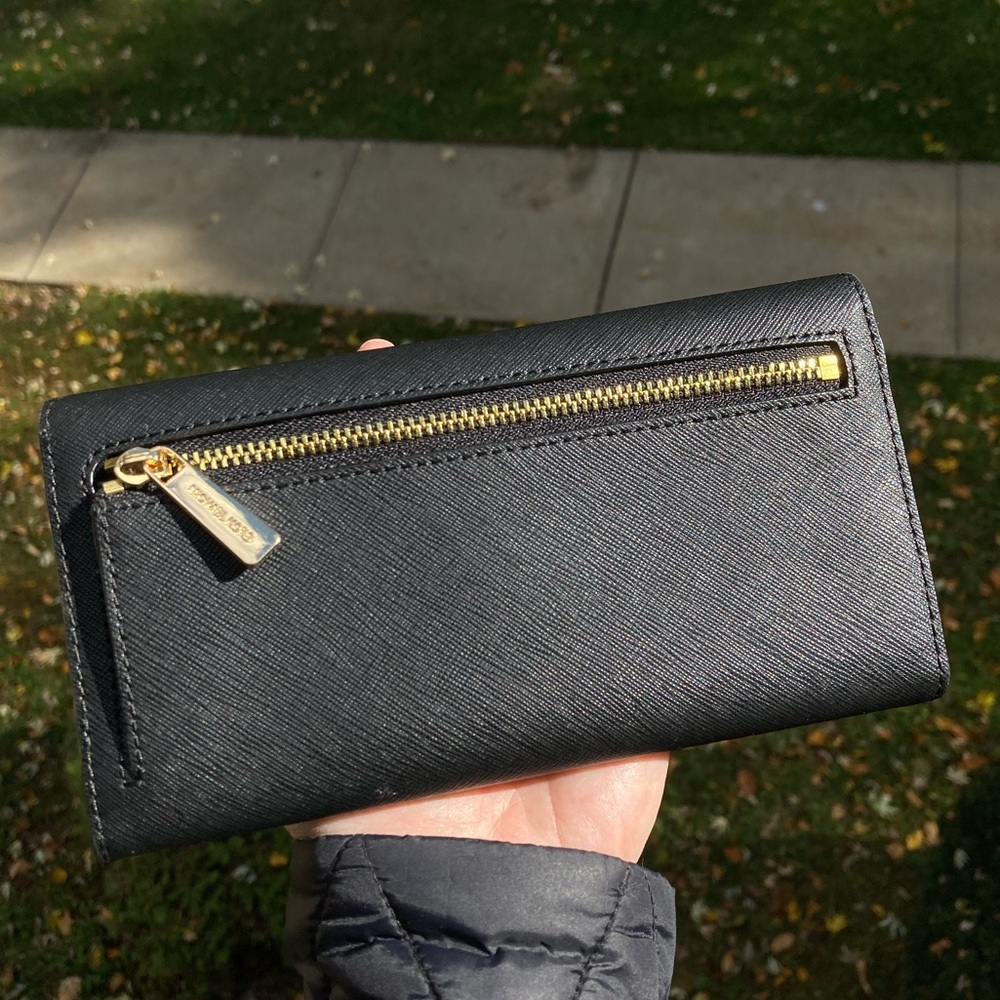 NEW Michael Kors Black Leather Trifold Wallet Snap Button Closure Gold Hardware - Picture 5 of 16